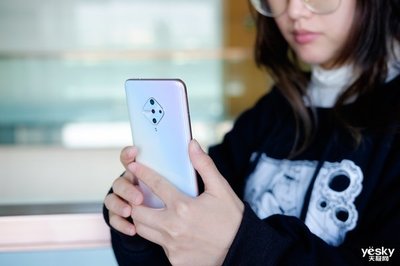 vivo Y9s自拍評(píng)測(cè) 3200萬像素與AI軟件協(xié)同打造專業(yè)寫真大片